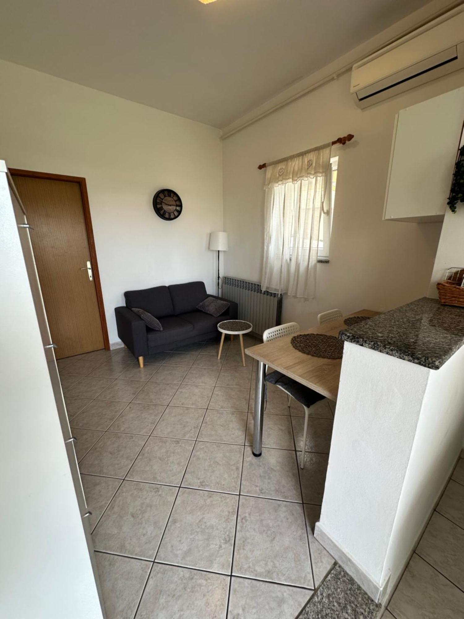 Apartment Piranesi With A Parking Space 풀라 외부 사진